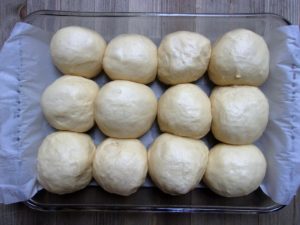 Sweet dinner rolls ( Zimbabwean Mabhanzi)