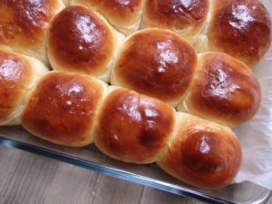 Sweet dinner rolls ( Zimbabwean Mabhanzi)